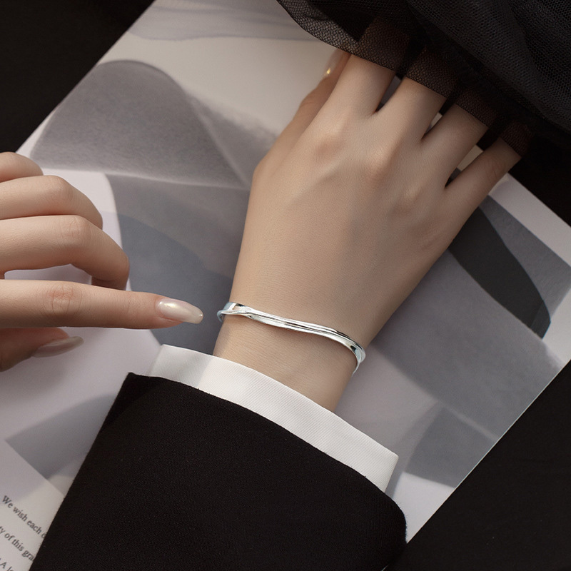 S925 Sterling Silver Minimalist Möbius Strip Bracelet