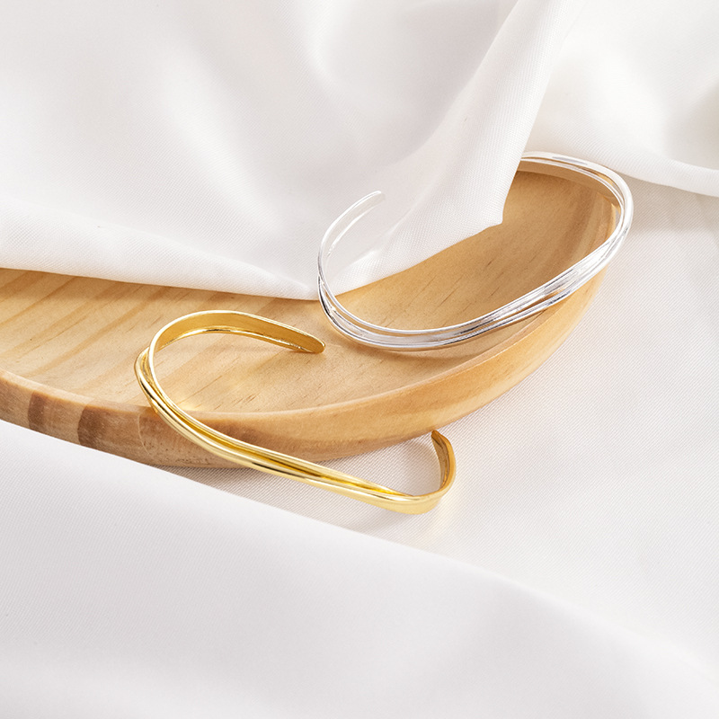 S925 Sterling Silver Minimalist Möbius Strip Bracelet - Image 3