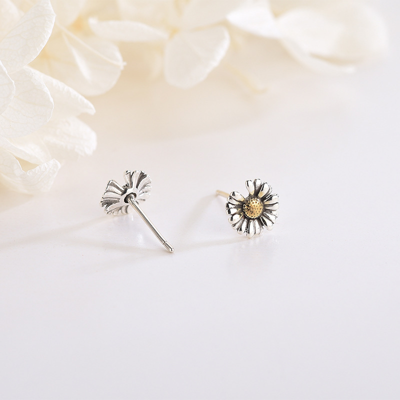S925 Sterling Silver Vintage Daisy Stud Earrings - Image 2