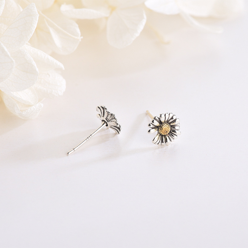 S925 Sterling Silver Vintage Daisy Stud Earrings - Image 4