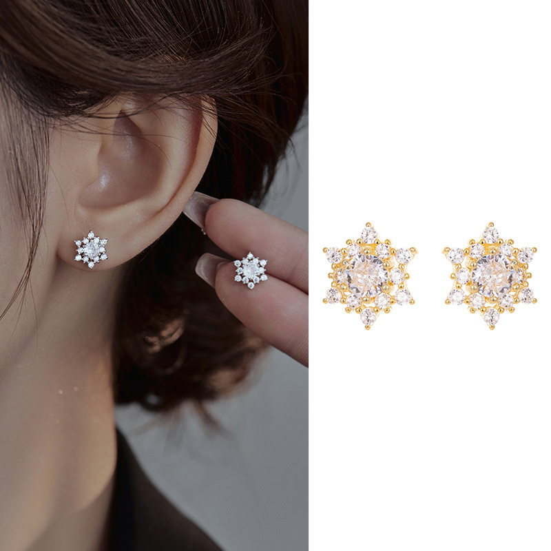 S925 Sterling Silver Sparkling Snowflake Stud Earrings