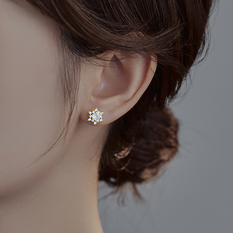 S925 Sterling Silver Sparkling Snowflake Stud Earrings - Image 3