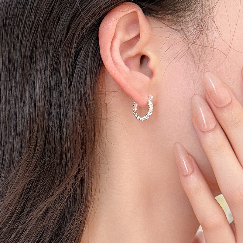 S925 Sterling Silver Daisy Flower Earrings - Image 3