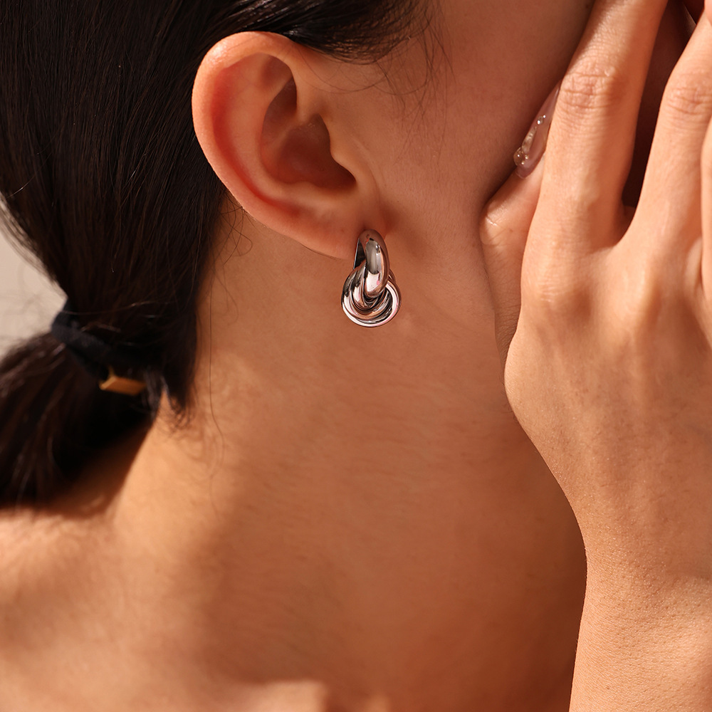 Stainless Steel Wire-Wrapped Circle Stud Earrings - Image 4