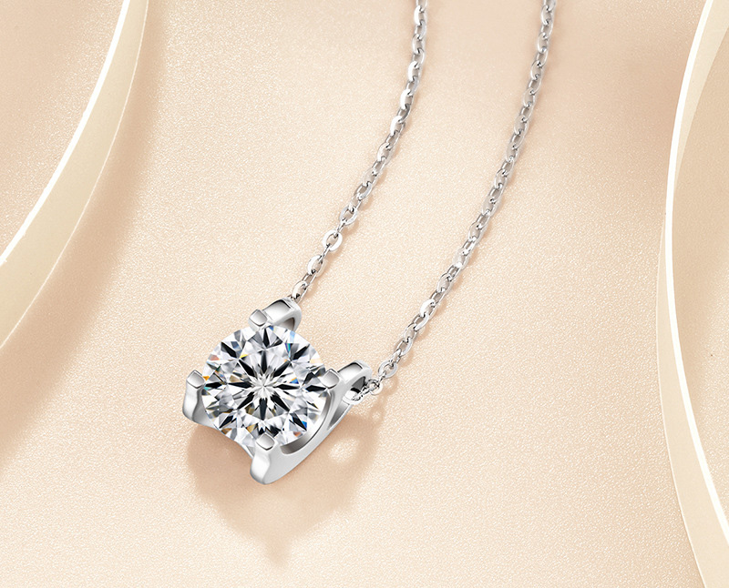 S925 Sterling Silver Moissanite Bullhead Pendant Necklace