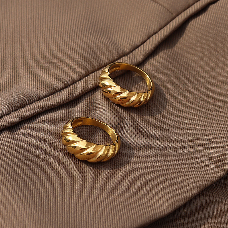 Titanium Steel Vintage Threaded Ring - Image 2