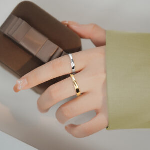 S925 Sterling Silver Minimalist Möbius Strip Ring