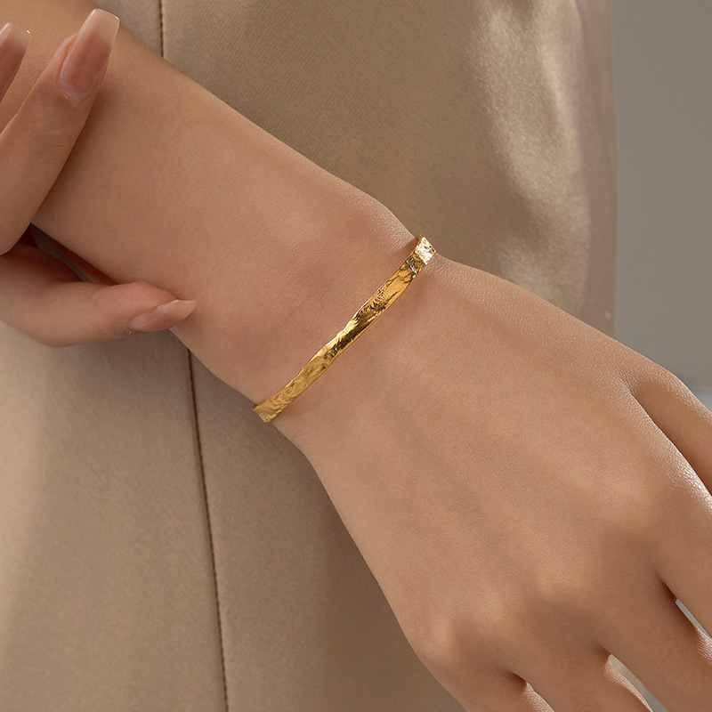 S925 Sterling Silver Minimalist Hammered Texture Bracelet - Image 3