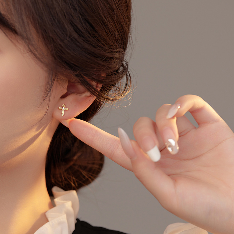S925 Sterling Silver Single Zircon Cross Stud Earrings - Image 3