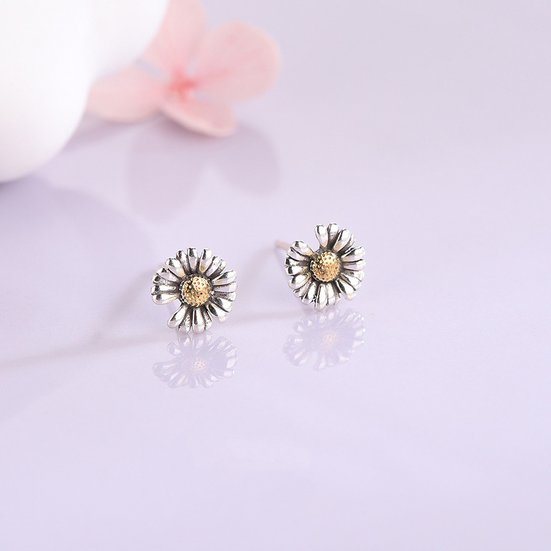 S925 Sterling Silver Vintage Daisy Stud Earrings