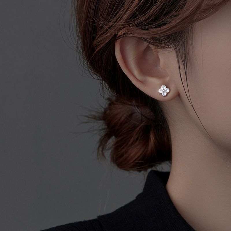 S925 Sterling Silver Minimalist Four-Leaf Clover Stud Earrings