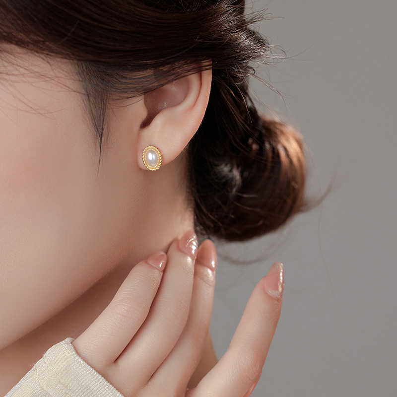 S925 Sterling Silver Twisted Rope Edge Pearl Stud Earrings - Image 3