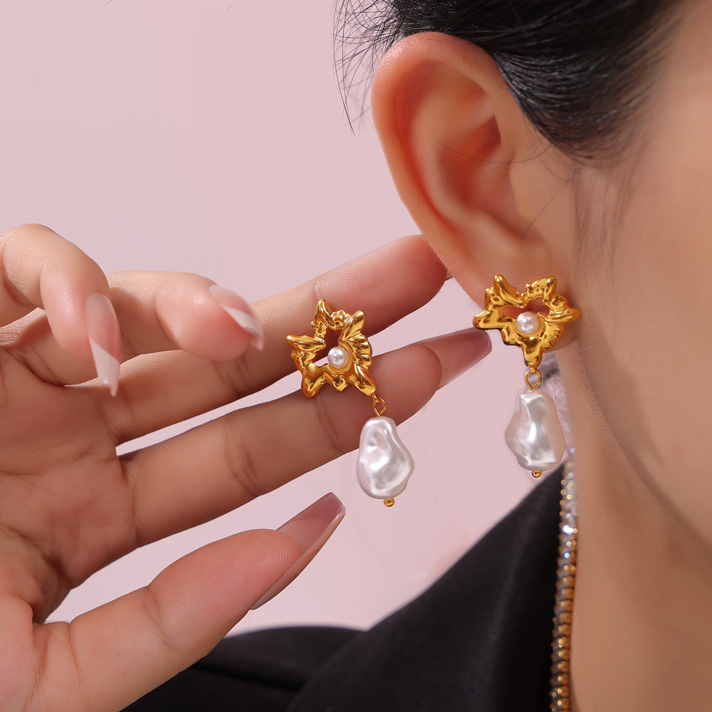 Titanium Steel Heart-Shaped Shell Pearl Pendant Earrings