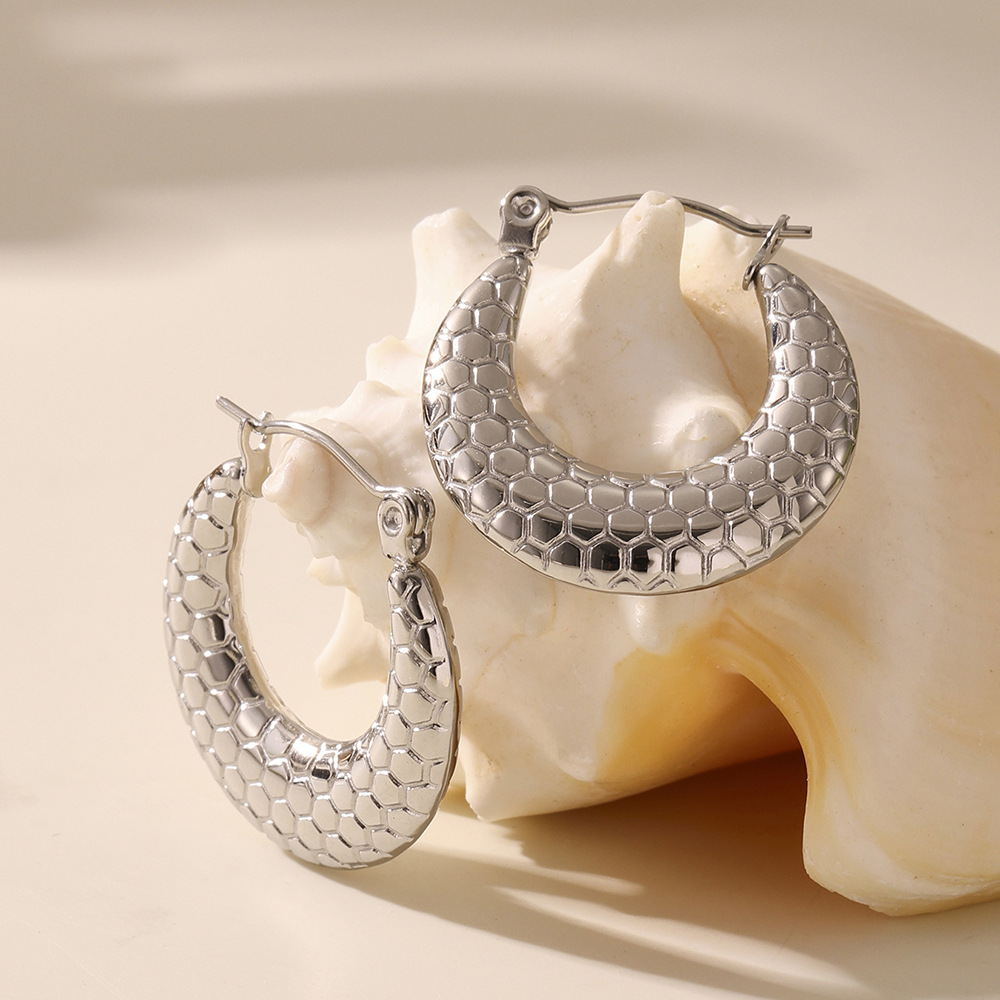 Stainless Steel Fish Scale Pattern Hoop Earrings - Image 4