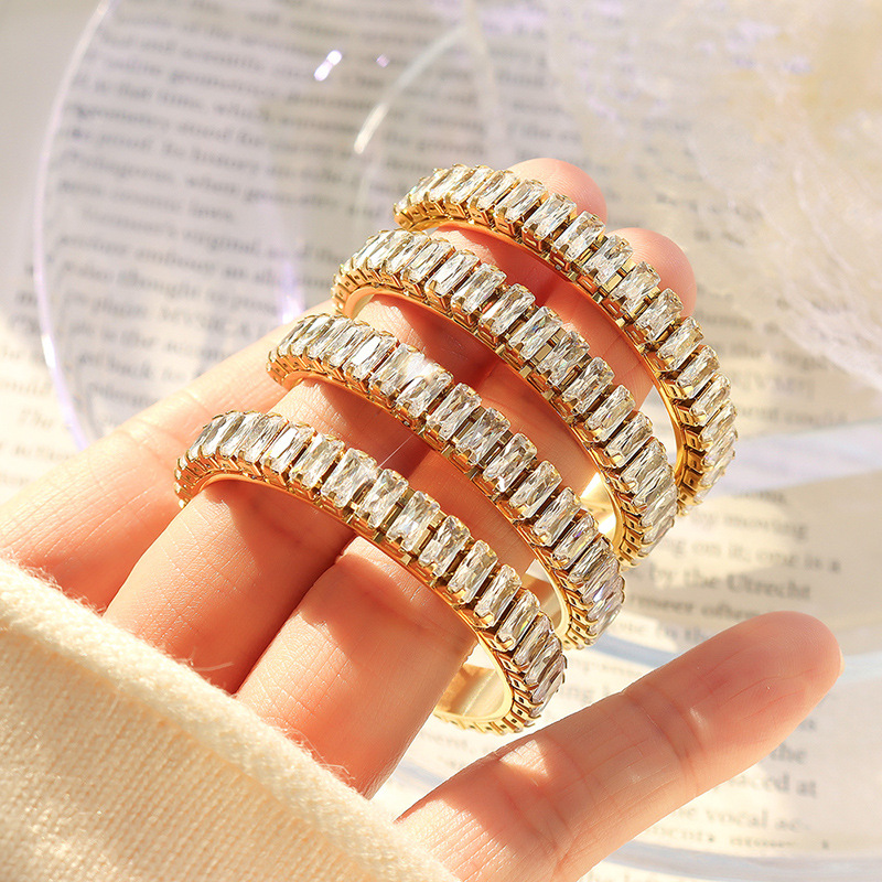 Titanium Steel C-Shaped Zirconia Earrings