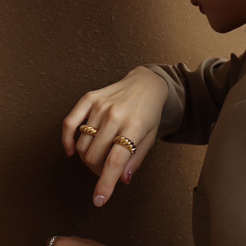 Titanium Steel Vintage Threaded Ring - Image 4